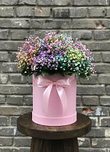 Цветочная композиция из Гипсофила и Розы в шляпной коробке в Суре