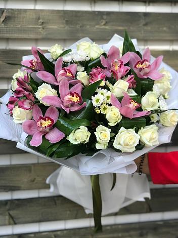 Букет цветов из: Розы и Хризантемы в Суре