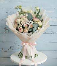 Букет цветов из:  Розы и Лизиантусы в Суре