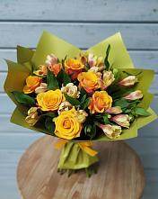 Букет цветов из:  Альстромерии и Розы в Суре