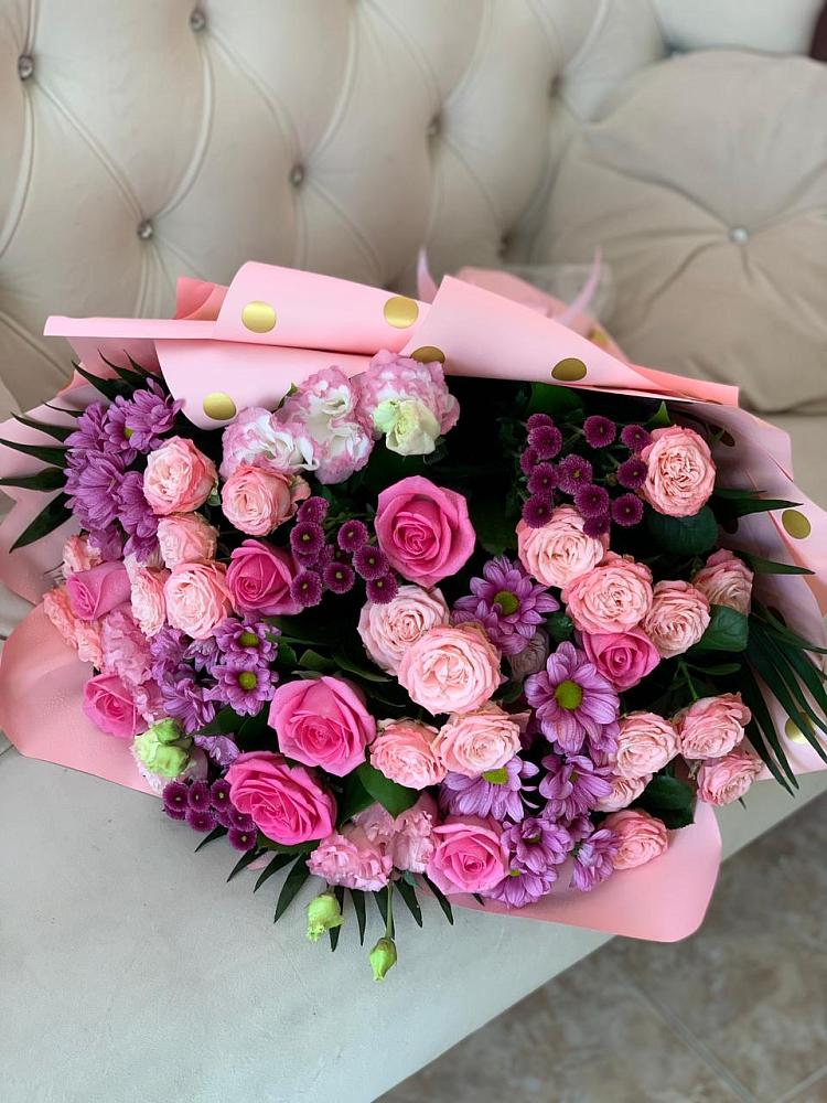 Букет цветов из: Хризантемы, Розы и Лизиантусы в Суре