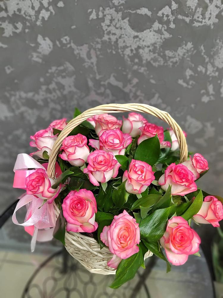 Цветочная композиция из Розы в корзине в Суре