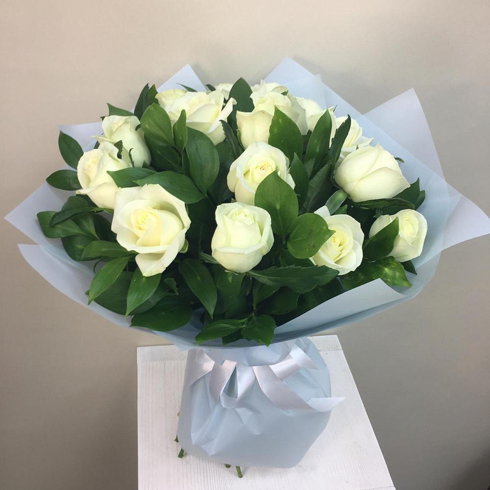 Букет 15 Белых роз Проуд в Суре