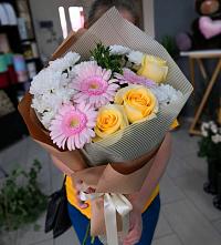 Букет цветов из:  Герберы, Розы и Хризантемы в Суре