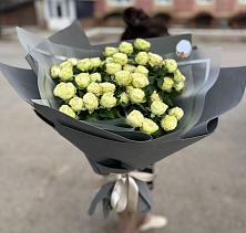 Букет Белые кустовые розы Солинеро в Суре