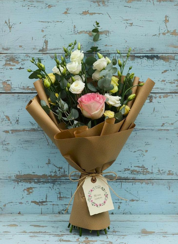 Букет цветов из: Розы и Лизиантусы в Суре