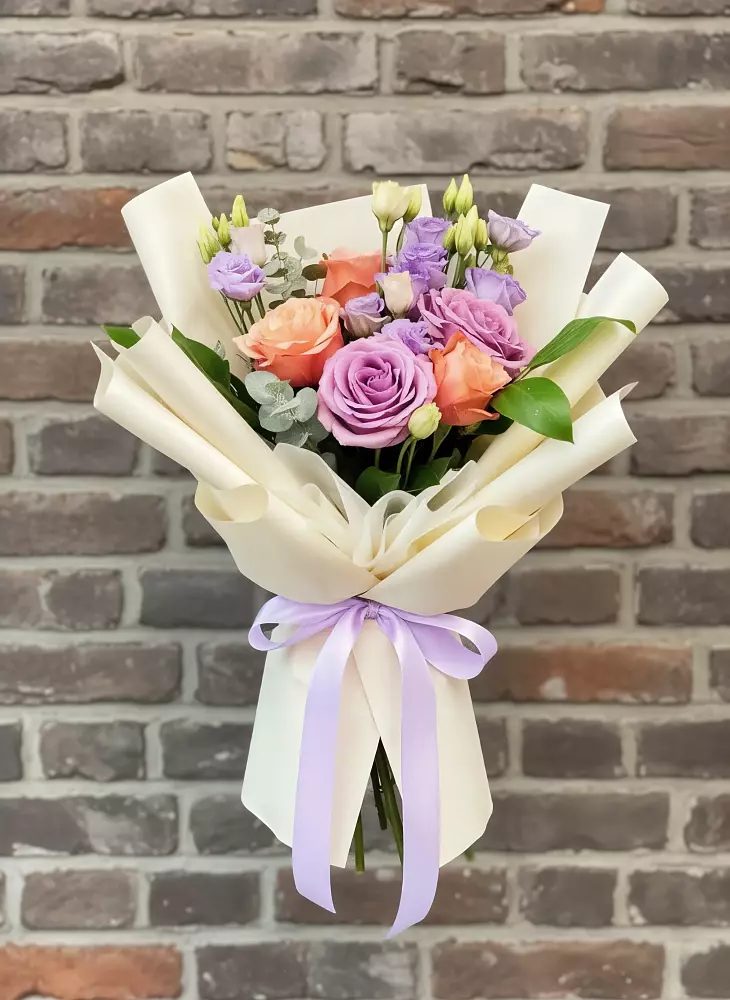 Букет цветов из: Лизиантусы и Розы в Суре