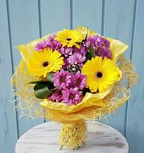 Букет цветов из:  Хризантемы и Герберы в Суре