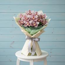 Букет цветов из:  Орхидеи и Розы в Суре