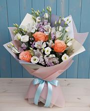 Букет цветов из:  Лизиантусы, Розы, Альстромерии и Гипсофила в Суре