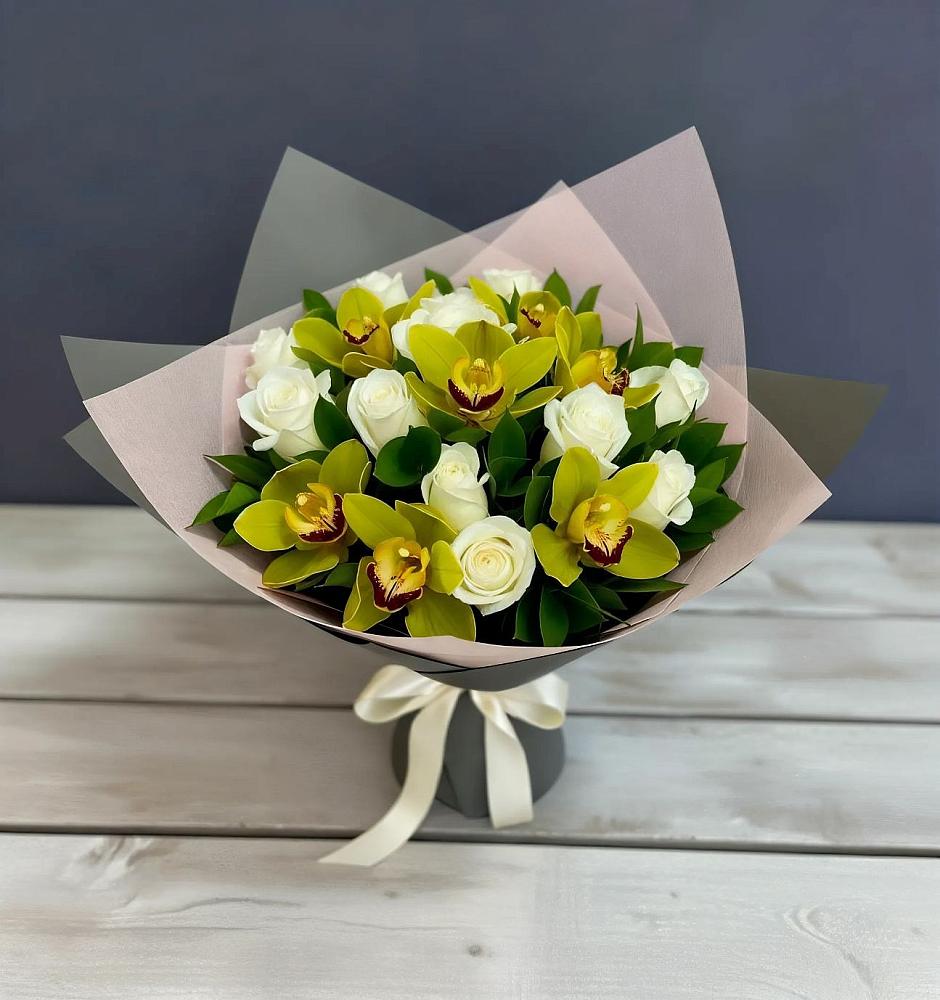 Букет цветов из: Орхидеи и Розы в Суре