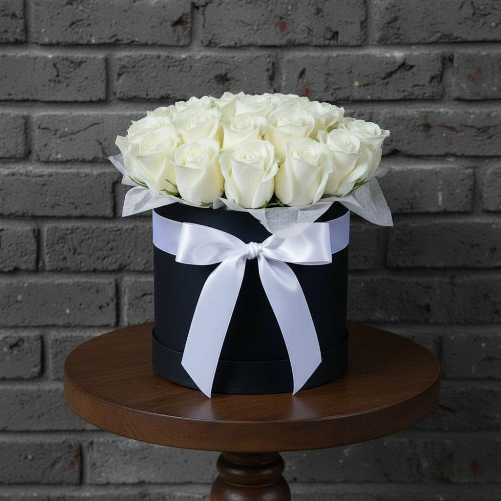 Цветочная композиция из Розы в шляпной коробке в Суре