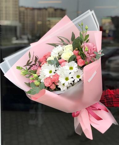 Букет цветов из: Розы, Лизиантусы и Хризантемы в Суре