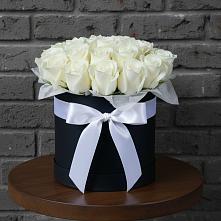 Цветочная композиция из Розы в шляпной коробке в Суре