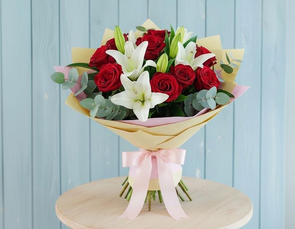 Букет цветов из: Лилии и Розы в Суре